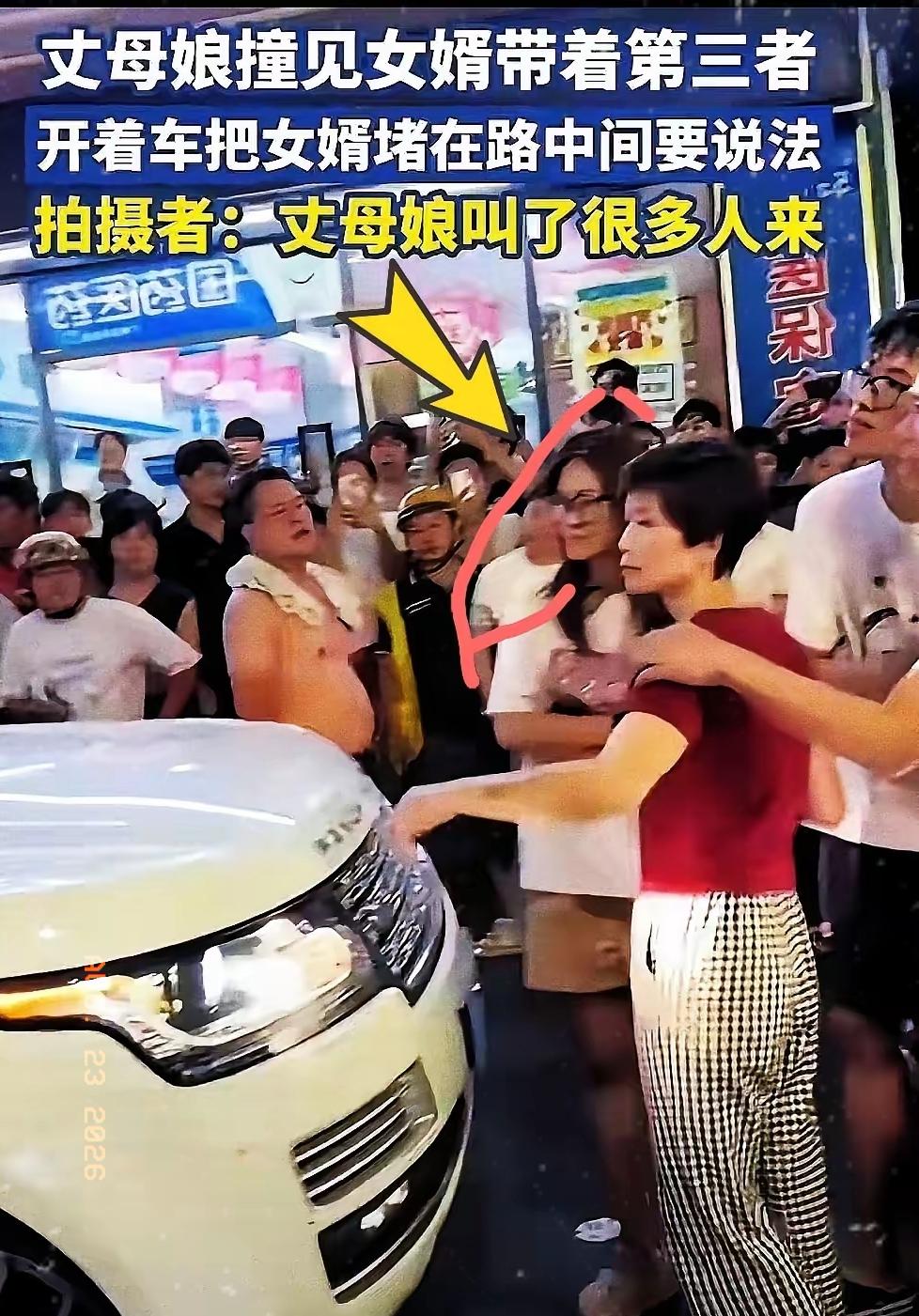全网最清醒捉奸！七夕保时捷堵死路虎：真正赢麻的，从来不是嚣张，是不留退路的理智