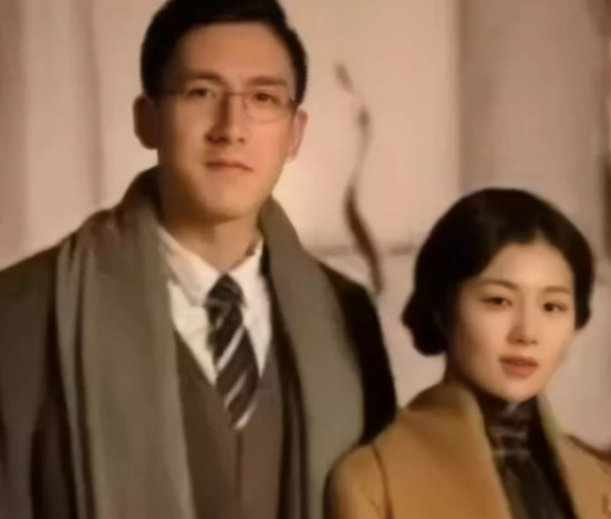 1930年，28岁清华教授周培源被催婚。朋友拿出一沓照片让他挑选。他一张一张翻看