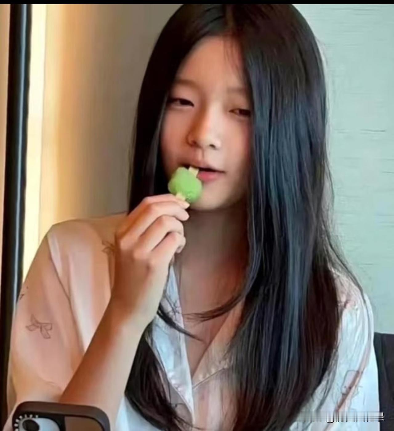 小玥儿开通了账号关注了大S5月10号母亲节大S的女儿开通账号被大家围观了第