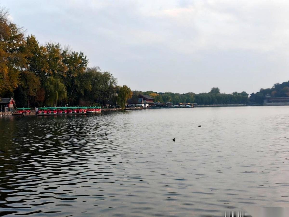 别听那些嘴上抹了蜜的漂亮话了，真的，一个字都别信。什么“我好想你”，什么“没你