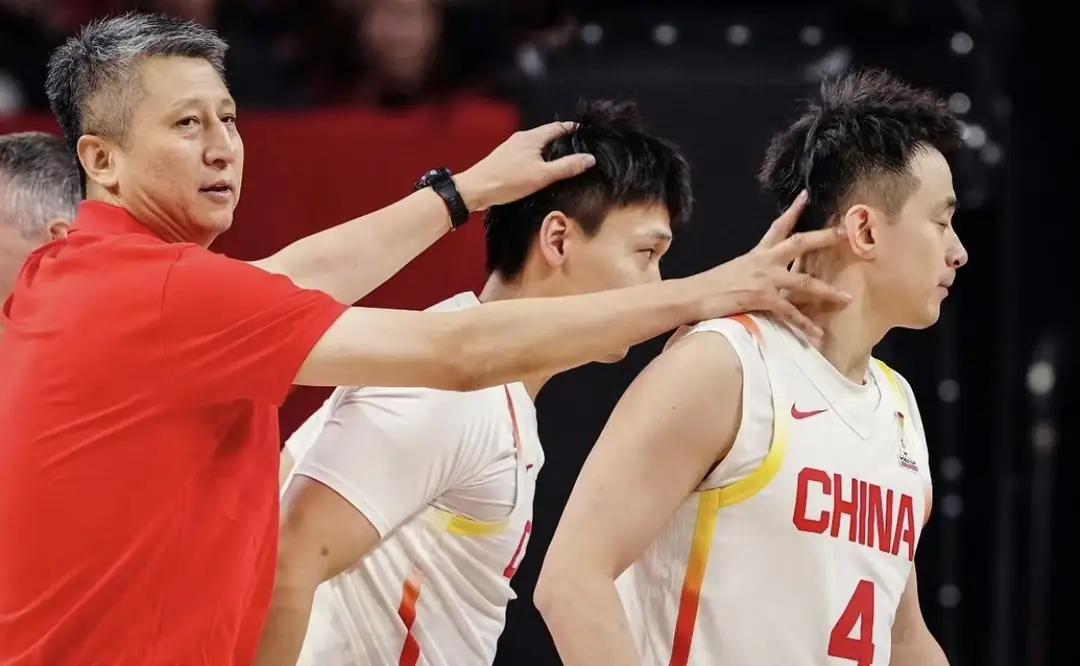 中国篮球迷的篮球荒终于熬过了。今天晚上7:30，中国男篮对阵澳大利亚男篮。但遗憾