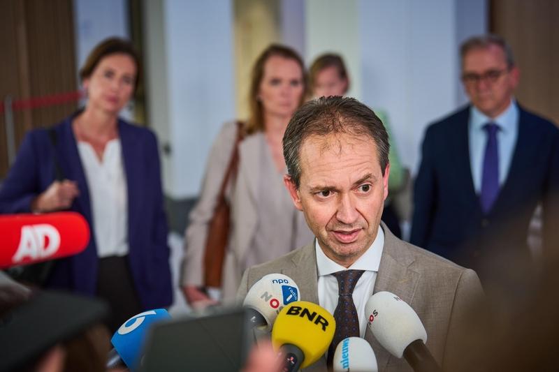 荷兰政府这波操作，可真是把全球汽车产业搅得天翻地覆。以各种理由强行接管中国企业闻