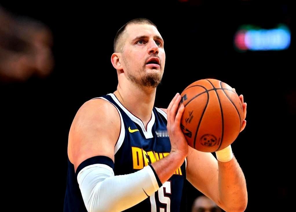 疯了，半场领先29分不算完，全场直接屠了54分！约基奇三节打完卡，连正眼都没瞧一