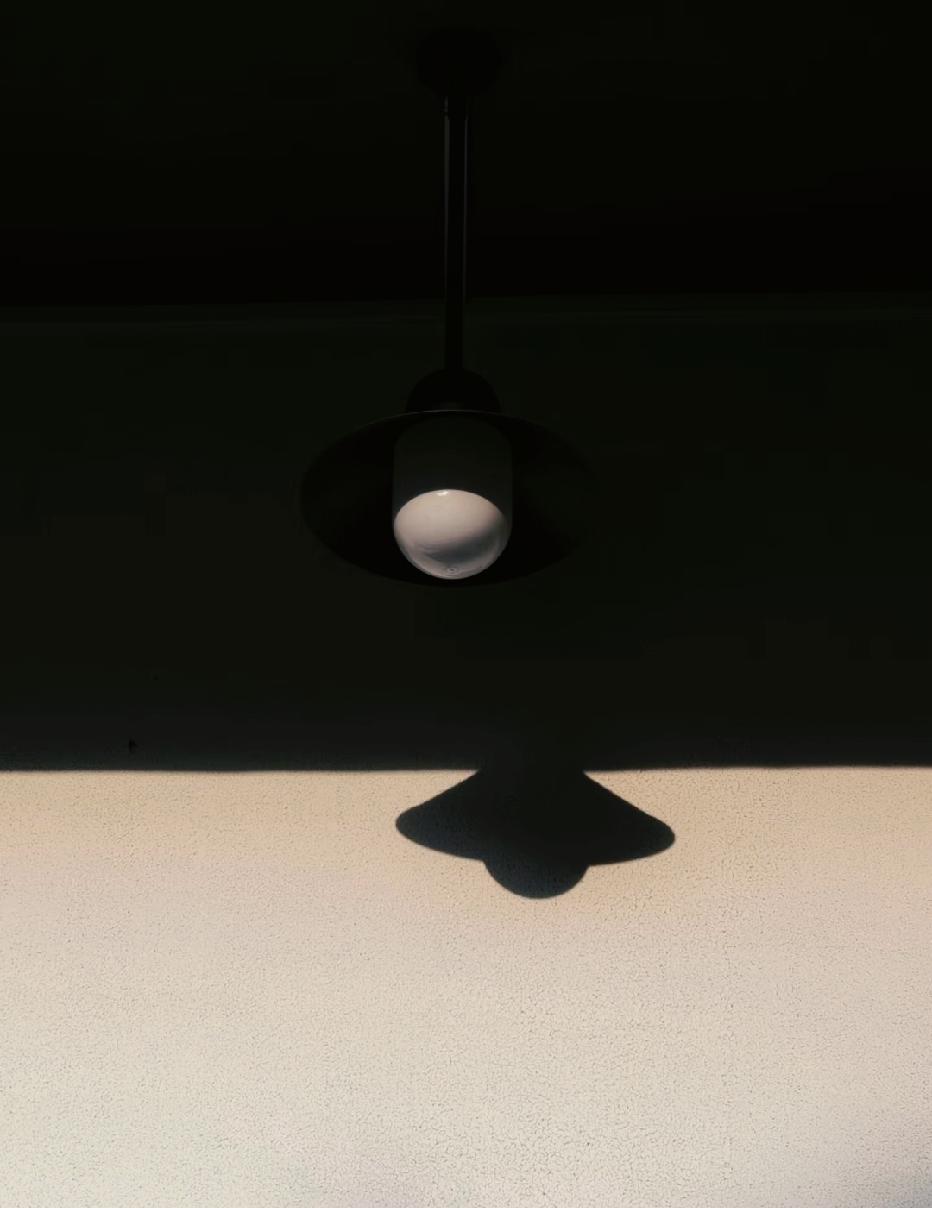 医学博士冯唐说：“我从未见过一个强者拥有简单的过往，一个人有超越年龄的沉稳，遇人