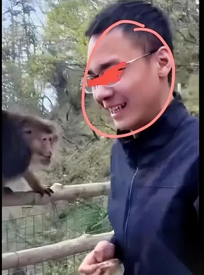 太解气了！推猴的黑衣男终于挨罚了！5月4号峨眉山雷洞坪那事想必不少人
