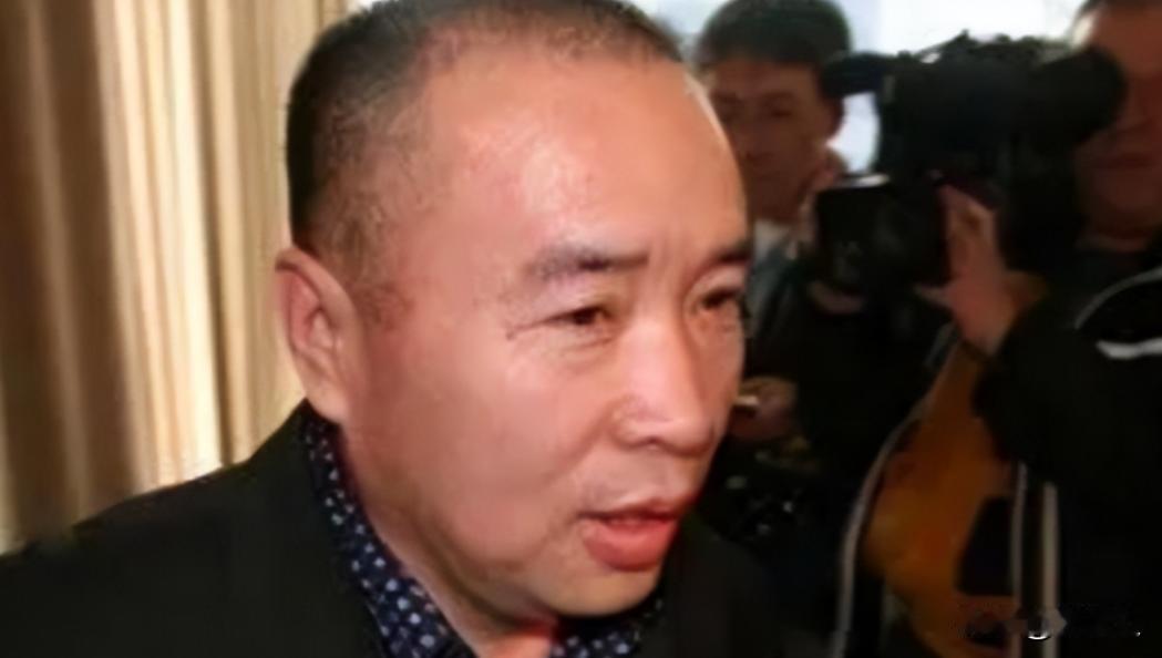 1999年，专案组抓捕赖昌星，没想到有人做内鬼通知赖昌星逃到加拿大，经排查，这个