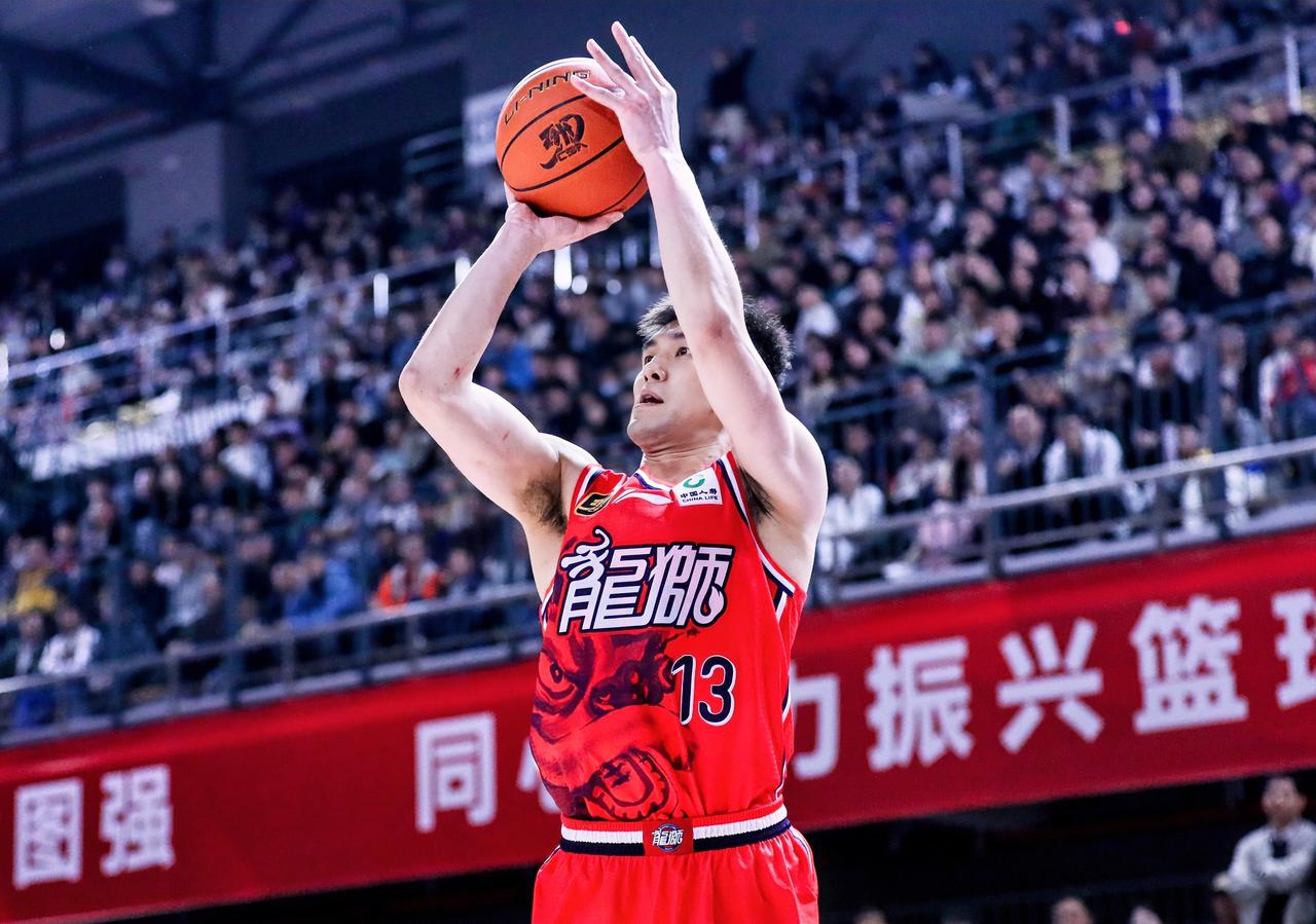 陈国豪：伦哥，他们说你不能打球，可你再次证明你是可以打球的，只是不如以前的你？