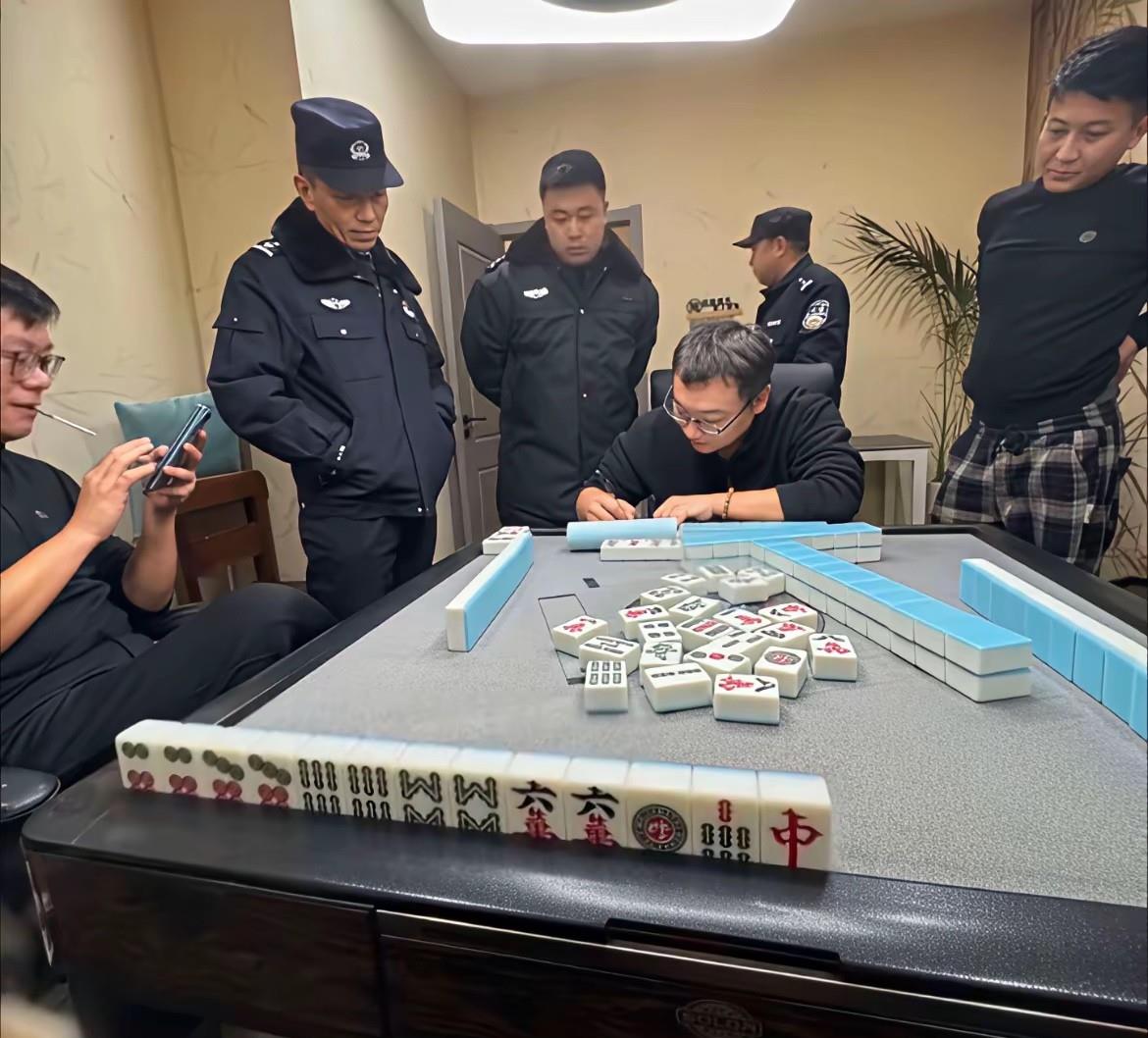 警官，能不能等我打完这局，好不容易这把来了个大的。