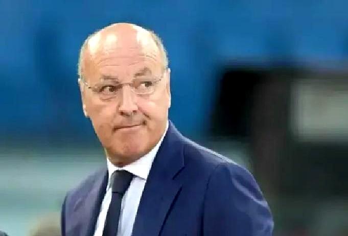 国米右路这下是真悬了。邓弗里斯刚做完手术，最少躺到二月份，搞不好整个赛季都受