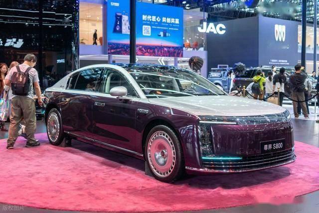 余承东：尊界新车价格在200万左右这话一出，车圈直接炸锅。200万，这可不是