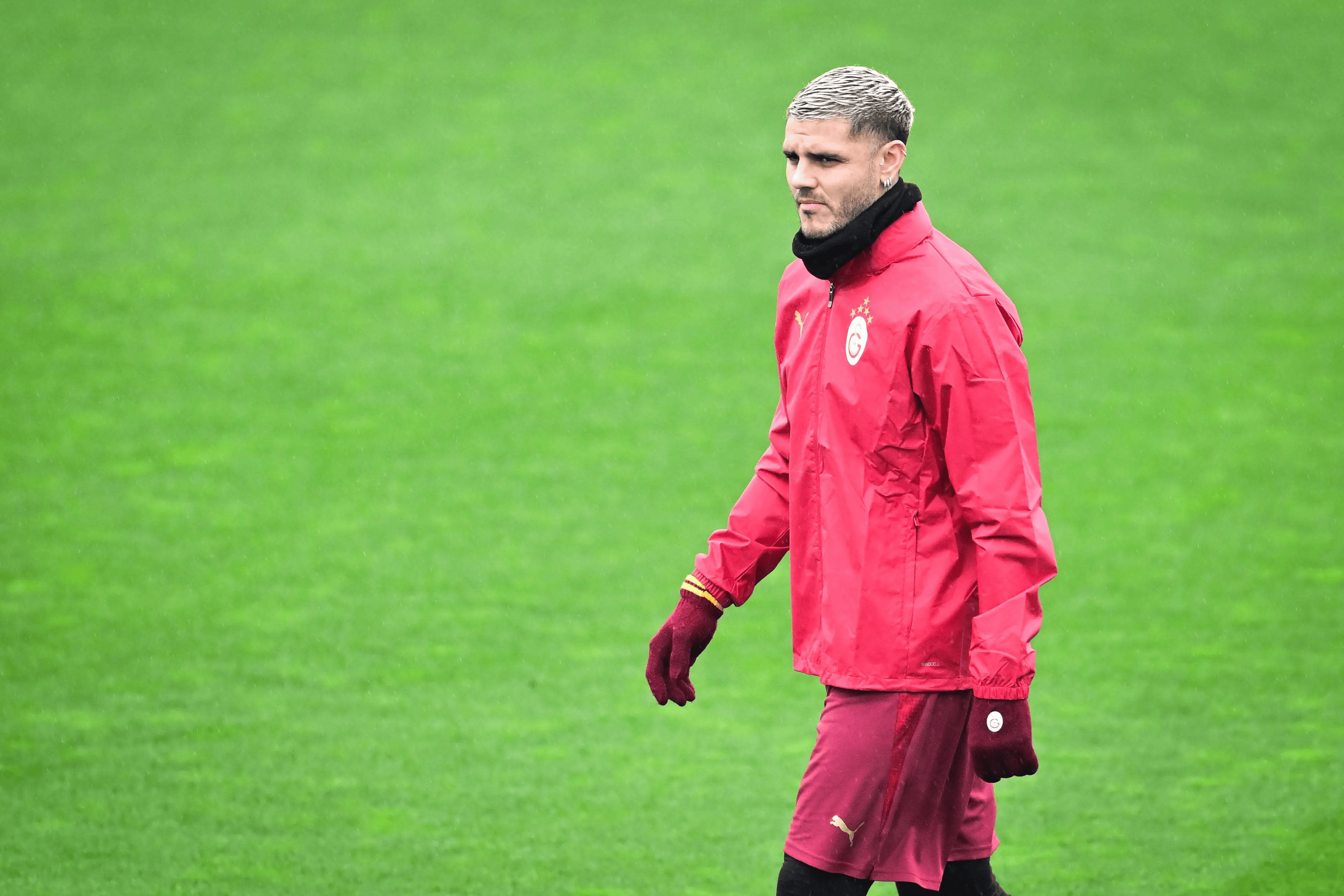 记者: 伊卡尔迪正式向加拉塔萨雷申请离队, 他想回意甲踢球