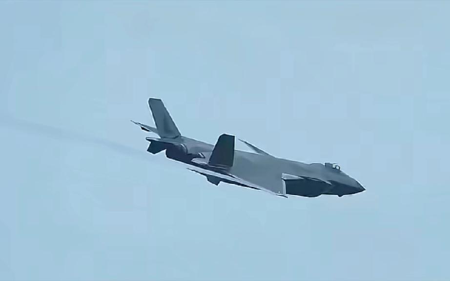 1月10日消息！歼20飞越台湾岛上空！美媒通报，歼20飞越台湾岛上空，台军根