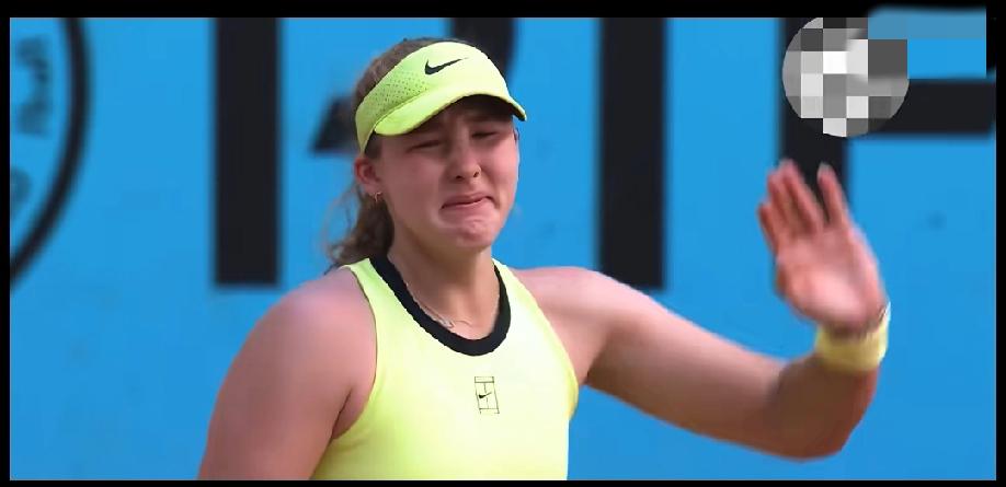 小米拉又哭了，不过这次更多是开心激动的泪水。马德里公开赛16进8的比赛，小米拉