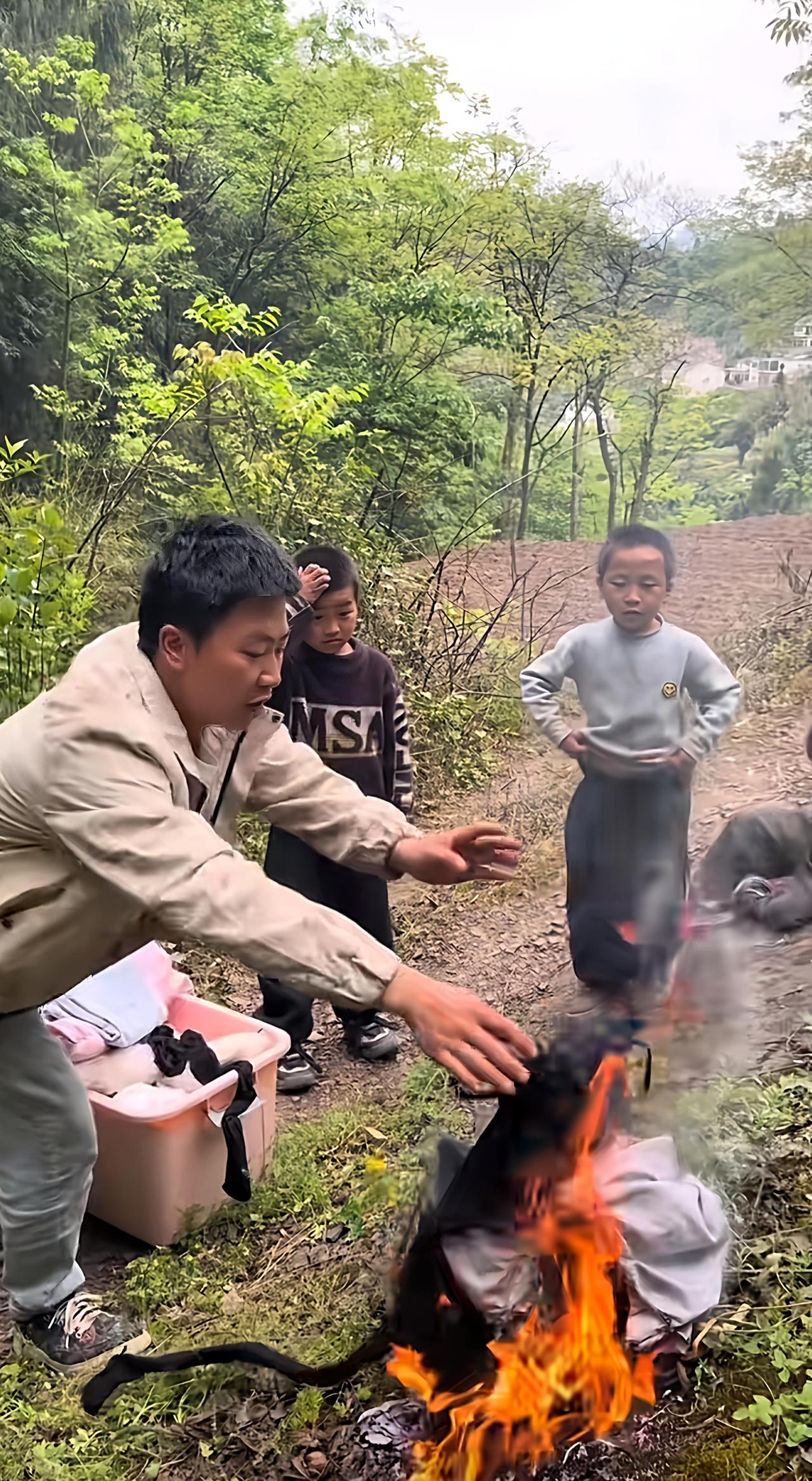 世界上最大的谎言，世上只有妈妈好！