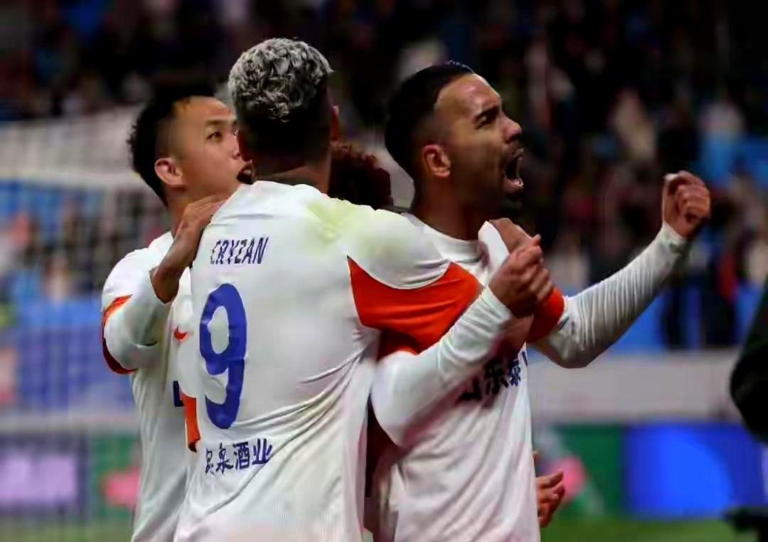 德尔加多的转会僵局很清楚，成都蓉城不想买断，他十有八九得回山东泰山。成都为啥放手