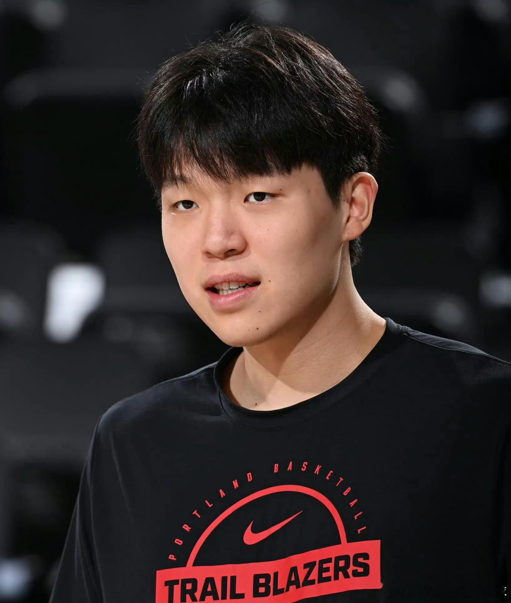 杨瀚森收获季后赛生涯首个数据！开拓者主场不敌残阵马刺北京时间4月25日，NBA季