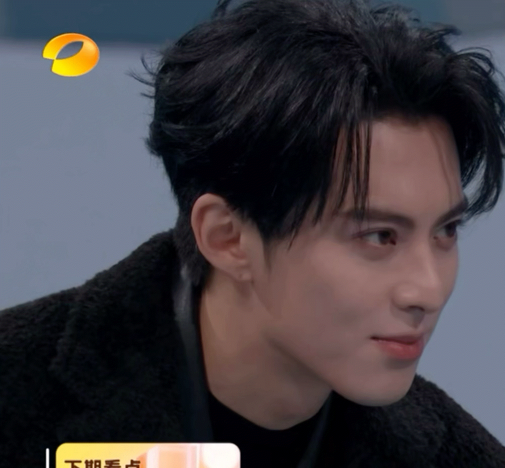 很难忍住不跟着笑王鹤棣