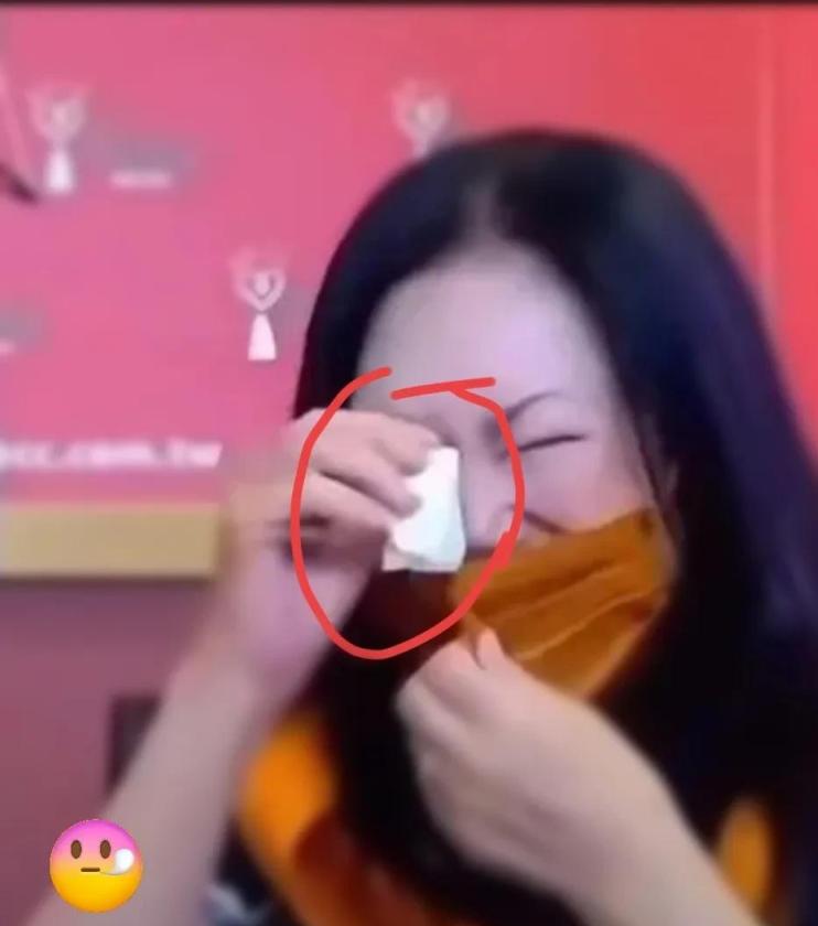 曲线妈一直纠缠着汪小菲要钱，真相往往藏在细节里，今天我才恍然大悟，大S的