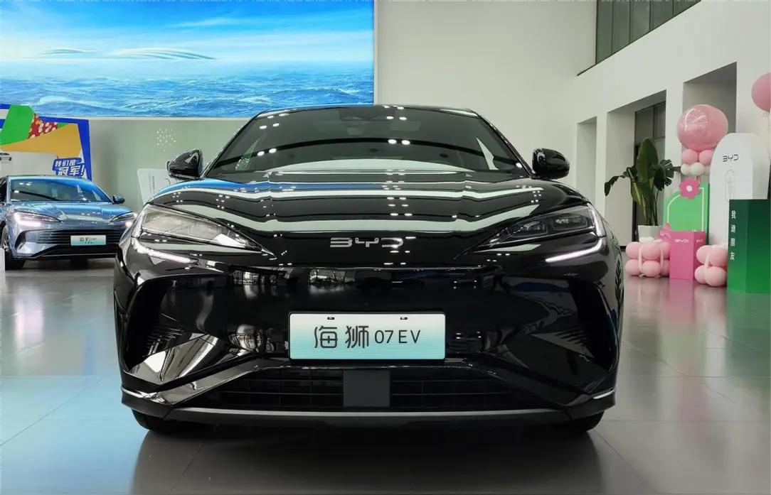 2026选新能源家用豪车，记住精准选购逻辑：1、全家出行→要宽适大座舱2、舒