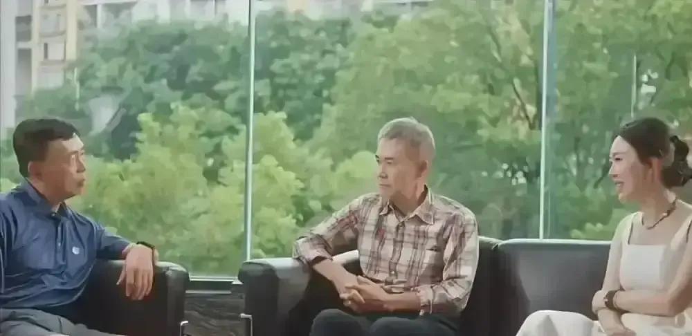 段永平在企业家私享会上突然对王石来一句三十年前的人情该还了，全场瞬间安静。王石