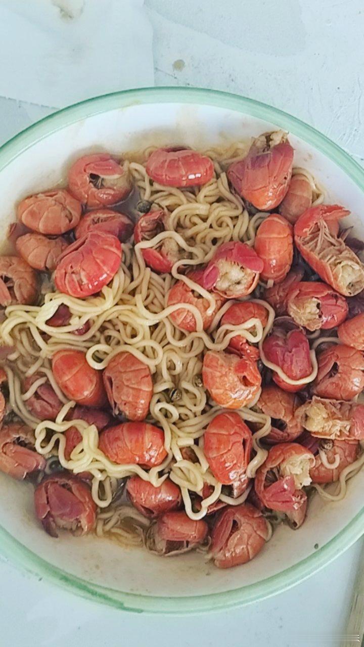 一个是大宝的午餐，一个是我的午餐，不能吃辛辣、酱油、海鲜、油腻、主食的我好可怜！