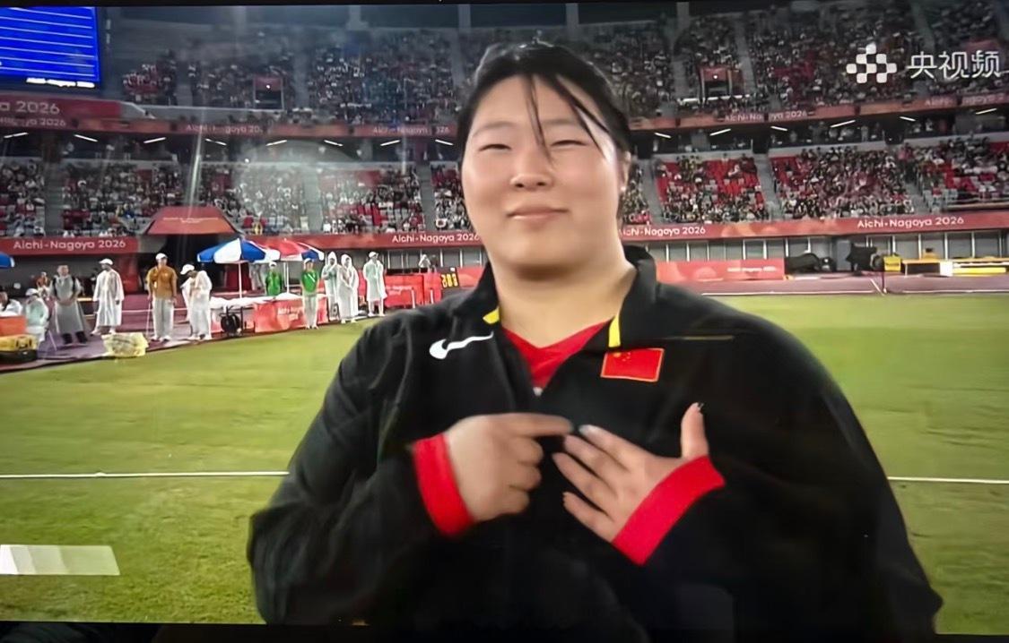 嘿嘿嘿，宁波姑娘，严子怡，亚运会女子标枪第一投直接70.48可爱可爱，小孩姐休息