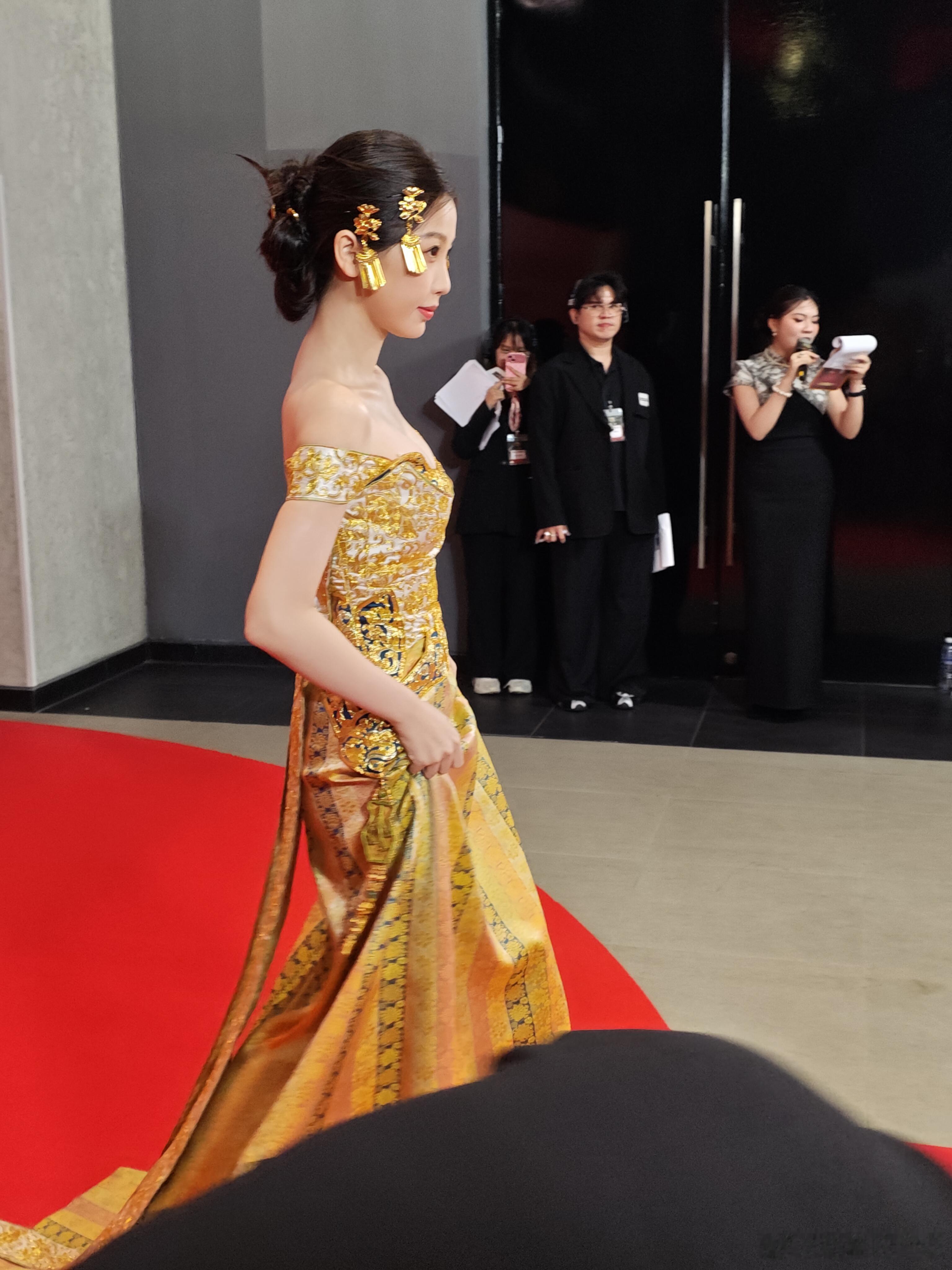 虞书欣泰国红毯压轴生图虞书欣泰国红毯压轴