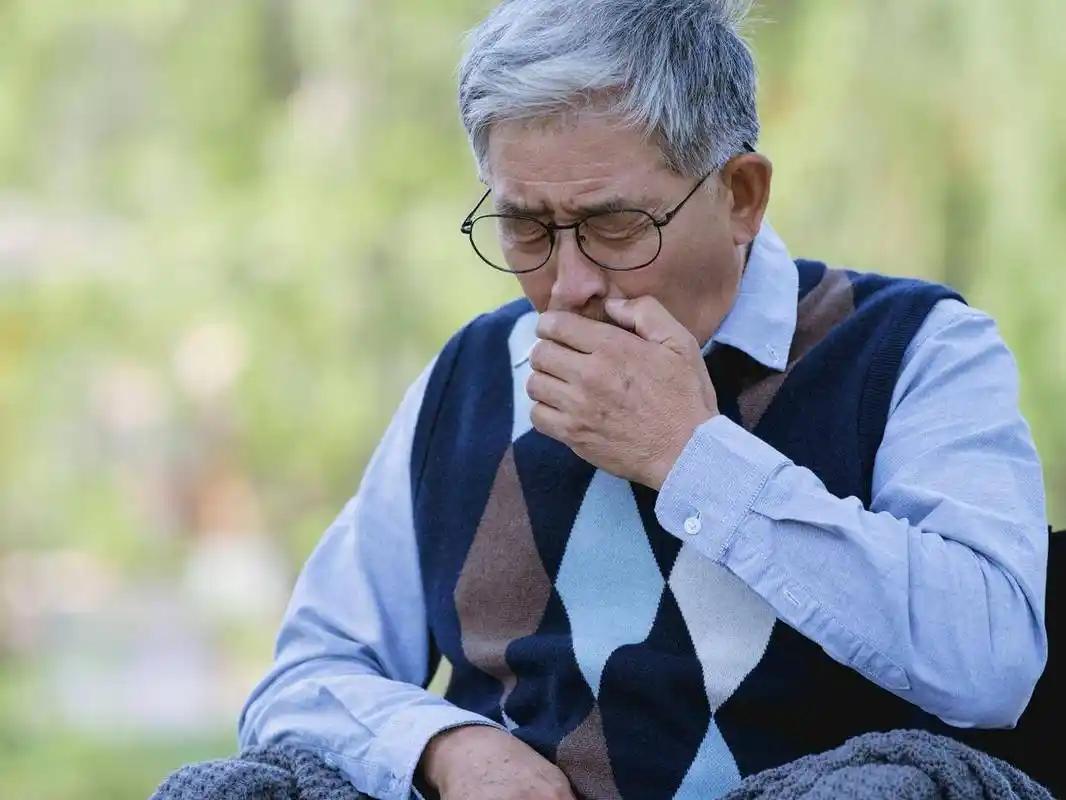 医生提醒:肺癌最危险信号，不是咳嗽，而是频繁出现这5种异常——别等晚期才后悔没早