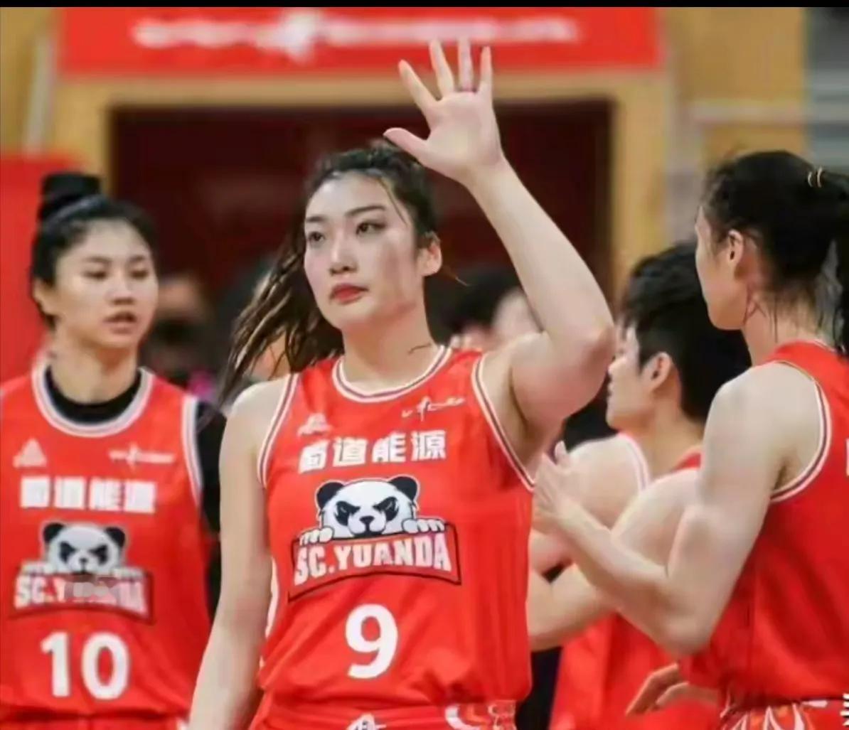李梦没入选国家队，越来越觉得一定不是她个人身体原因所致，也不是李梦对篮球的热爱有