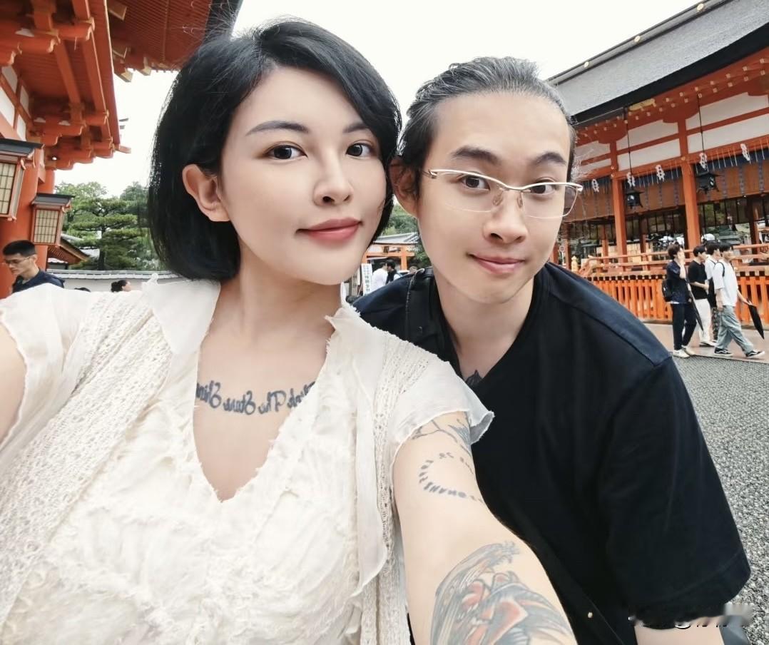 网红求助变全网围剿⁉️连月薪8000家政阿姨也忍不住下场“锤”近日，网红博主“