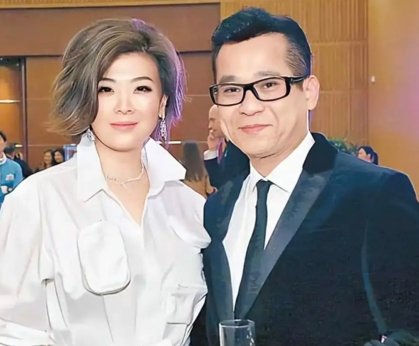 李明慧与富二代老公离婚内幕：从港姐亚军到豪门婚变