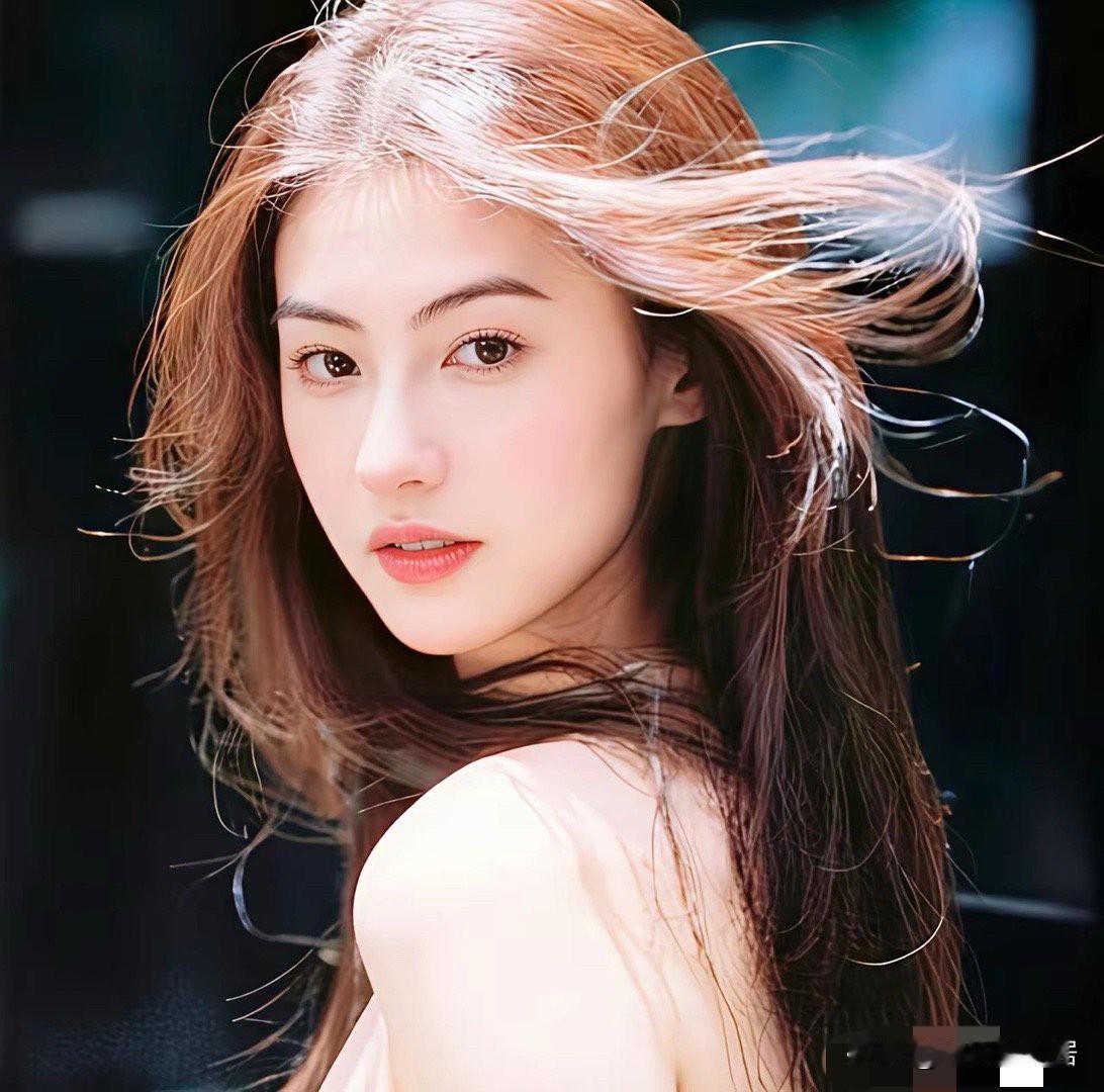 话说张柏芝这事发展到现在已经不单单是她和前经纪人的纠纷问题了，而是谢家人沉默让