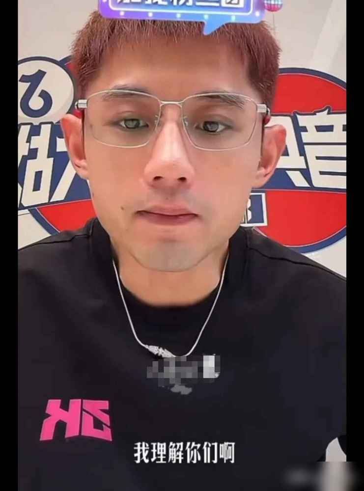 王楚钦被林诗栋4比0横扫那一晚，现场安静得瘆人。小王得分山呼海啸，小石头得分连鼓掌都稀稀拉拉。日本媒