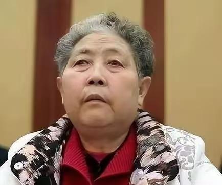 老干妈当年创业，穷得连瓶子都买不起，玻璃厂嫌她订单小，拒绝与其合作，只有贵阳一家