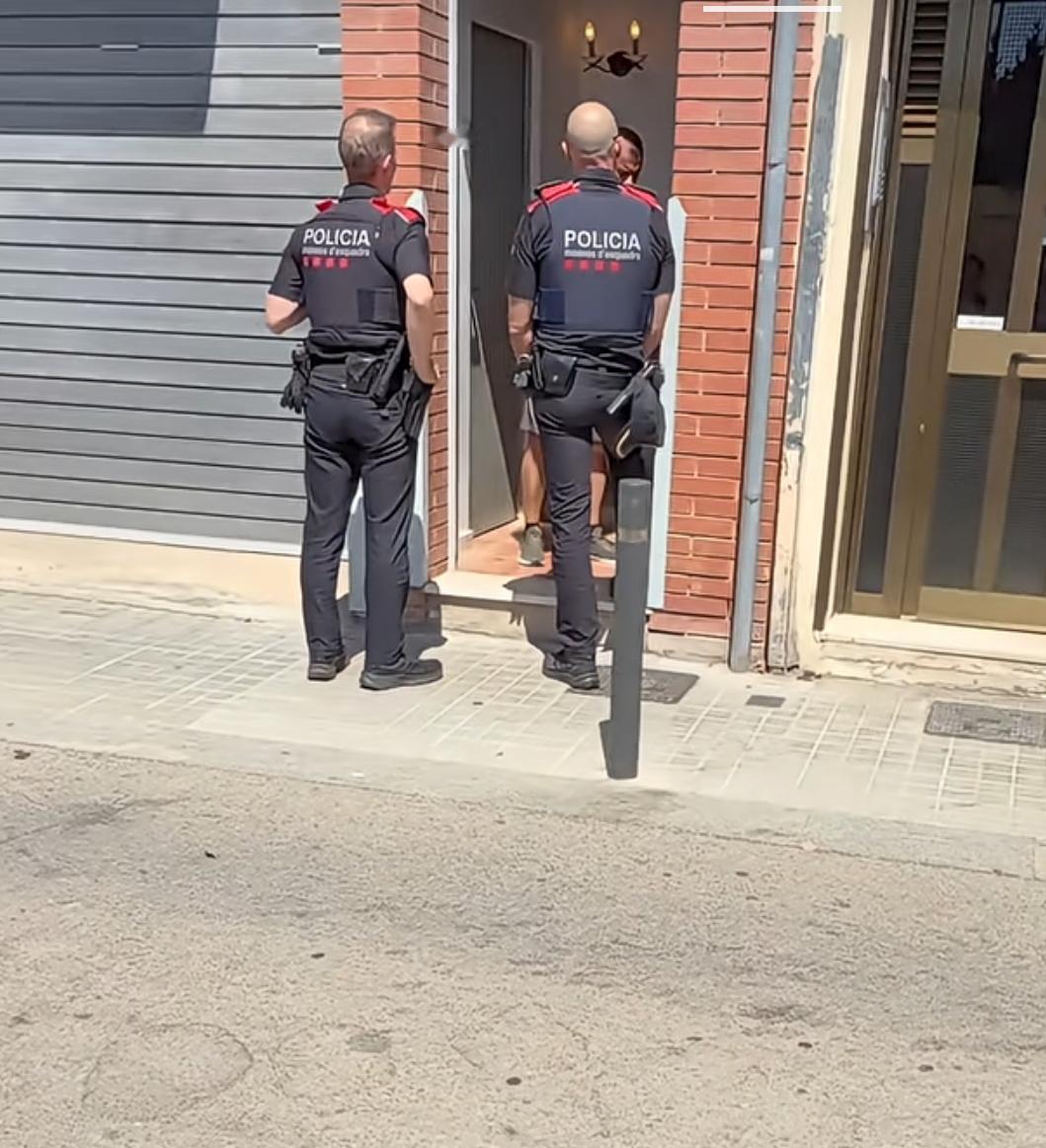 华人男子在西班牙的房产被吉普赛人侵占他和老婆出去了十几天，回家后发现房子被人撬