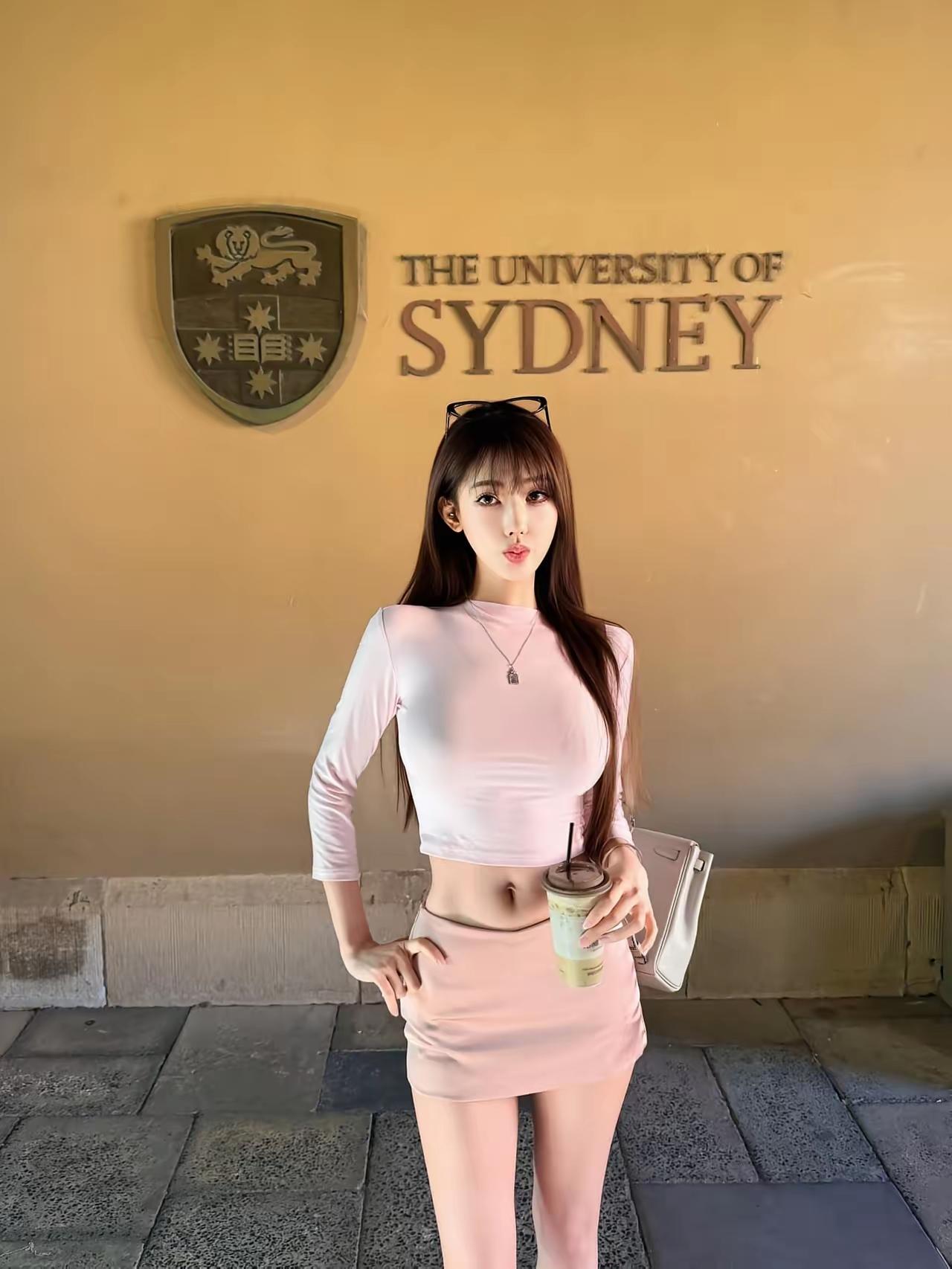 在悉尼大学，享受一杯咖啡的悠闲时光