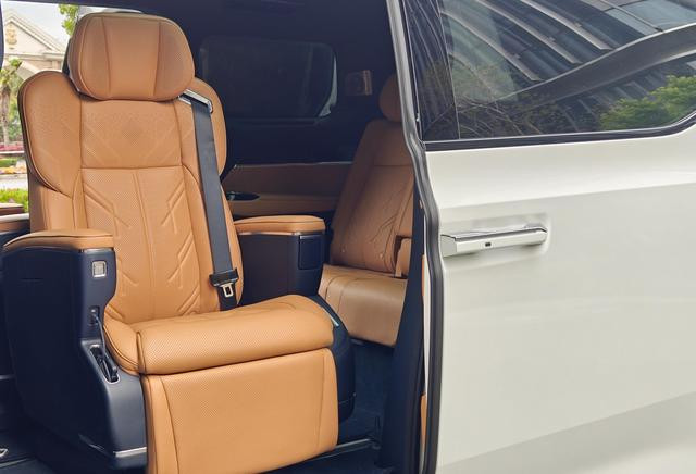 极氪009推出七座齐家版焕新极氪009这次在北京车展A1馆102展台，想看实