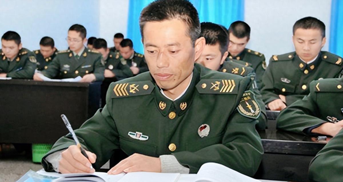“导弹兵王”王忠心，两度退伍又被召回，为何连将军见到他都恭敬敬礼？2009年年