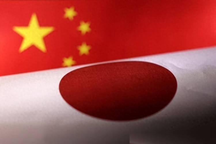 中日没谈拢？中俄军舰穿过东京湾外海，新常态出现了！ 7月，先是中俄俩海军在