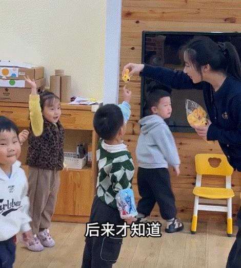 万万没有想到，北京，一幼儿园老师点了外卖，因为知道孩子们喜欢外卖里送的小袋鼠布偶