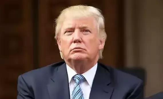 特朗普骑虎难下，已经要服软了！真没想到，特朗普还有自知之明，他自己都表示，因为