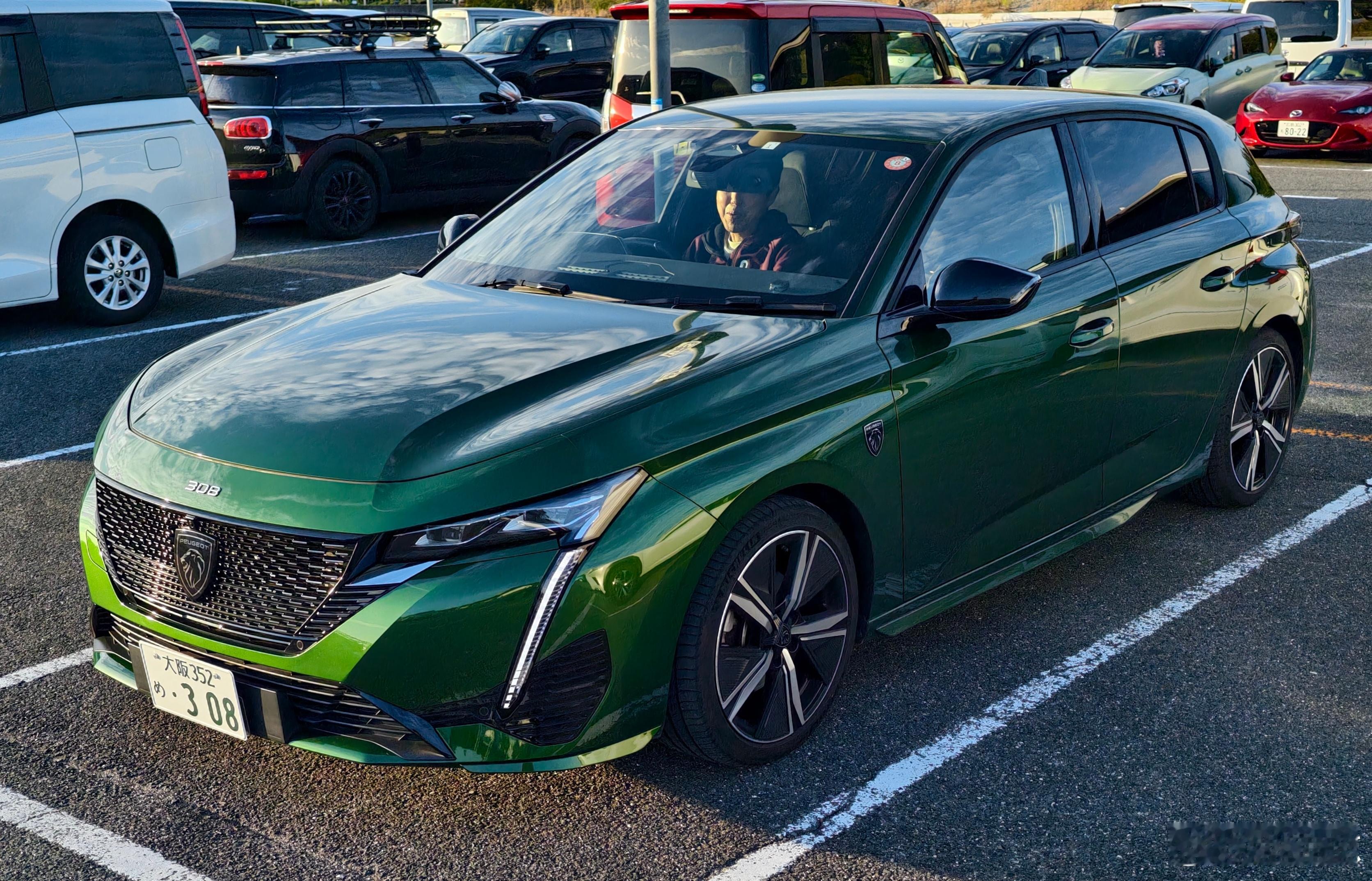 型车街拍偶遇标致308SWGT。欧洲人在造旅行车方面确实是[good