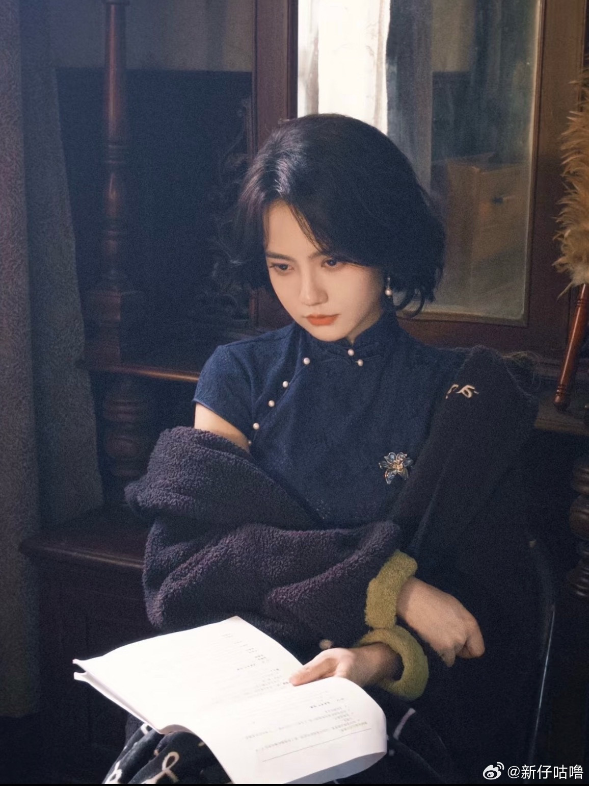姜珮瑶百岁审美37套look说起来，第一次记住她是《亲爱的热爱的》里杨紫的室友。