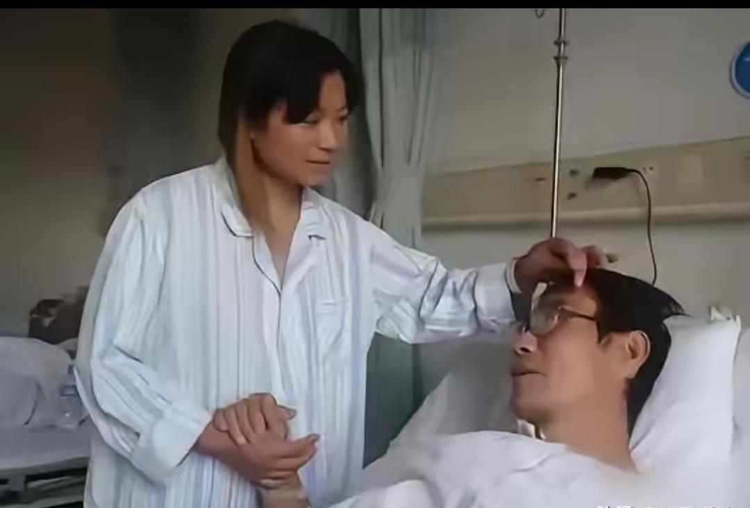 山东临沂37岁男子赵华海患上尿毒症晚期，住院一个月从壮小伙瘦到120斤。家里五个