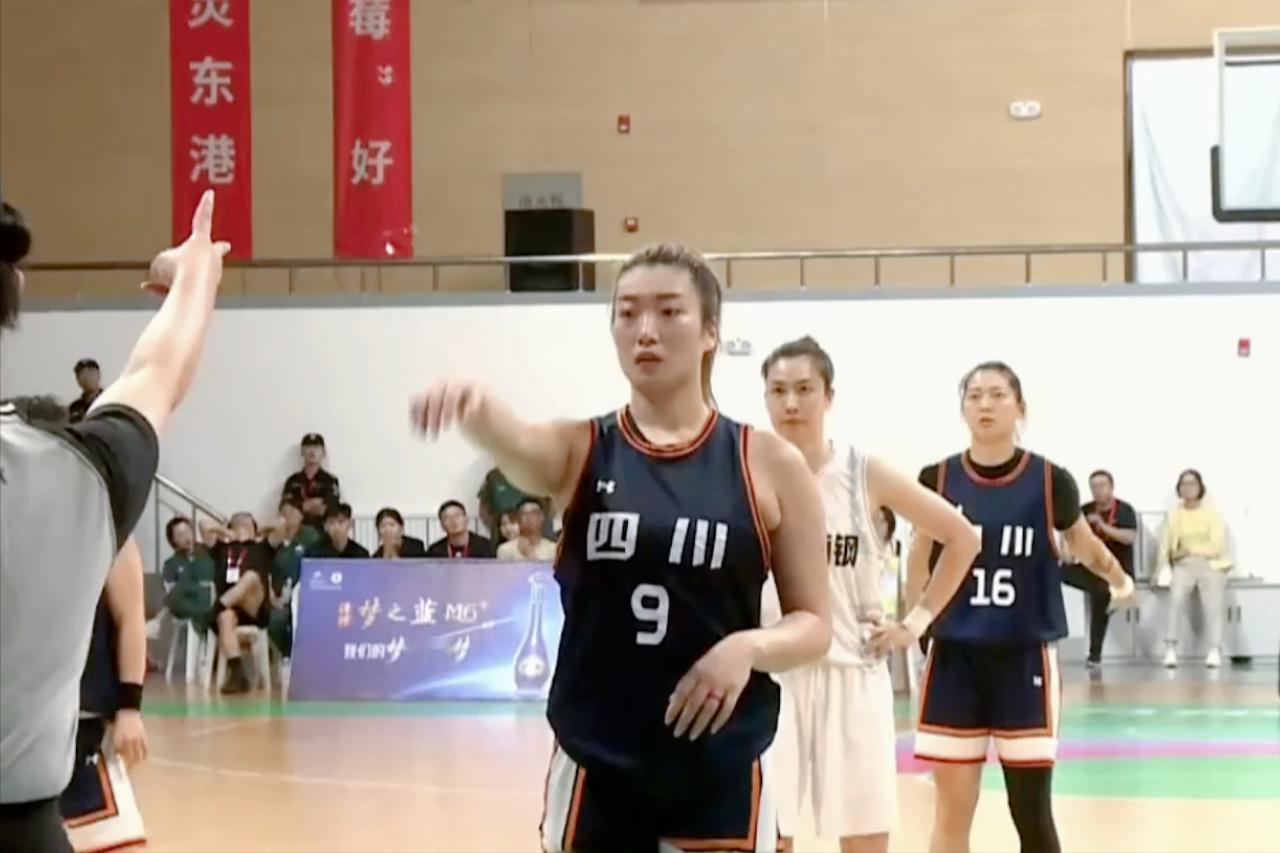 什么叫屁股都没坐热？李梦刚下场休息，马上又被换上来打最后一攻，前后不到1分钟。