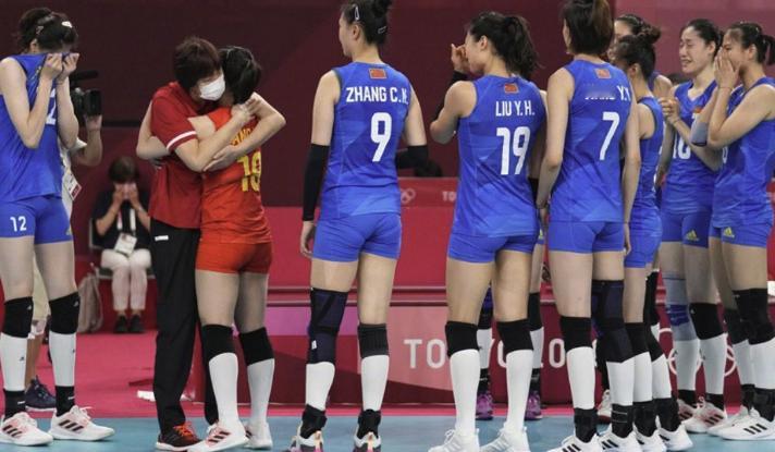 【今球讲】中国女排需要重整旗鼓的时候，越是圈内人越应该团结，越是专业人士越应该维