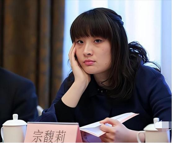 有个说法最近挺火的：凡是被送出国读几年书、回来接老爹班的大企业二代，几乎没几个干