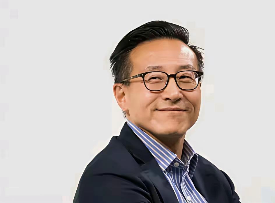 蔡崇信当年甩掉大润发，如今看来太明智！当年蔡崇信上任阿里巴巴CEO后，果断决定