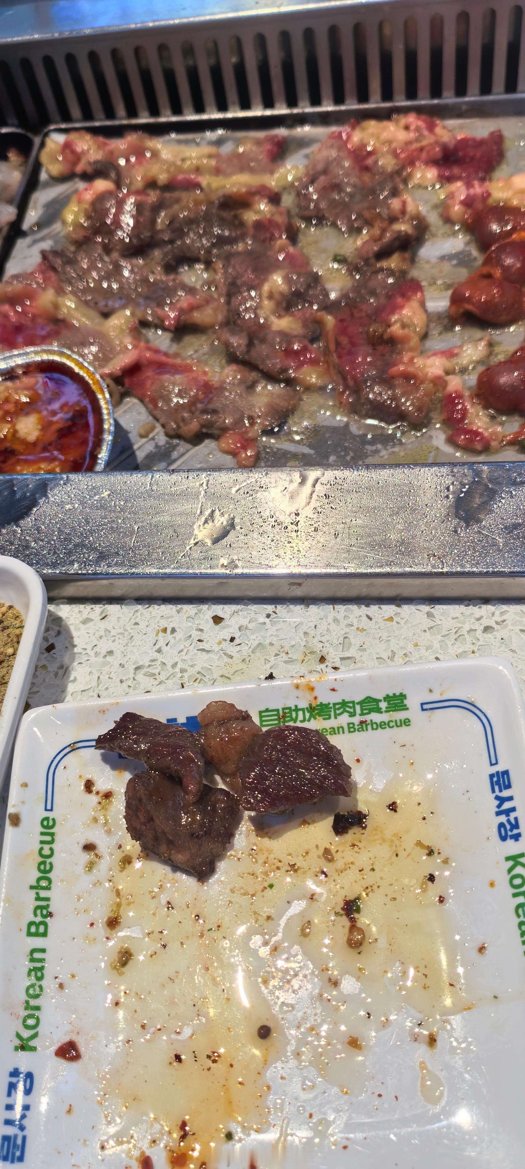 我每次都是整牛肉，这样才能回本吧快点说你们去自助烤肉都喜欢吃什么？我马上拿来试试