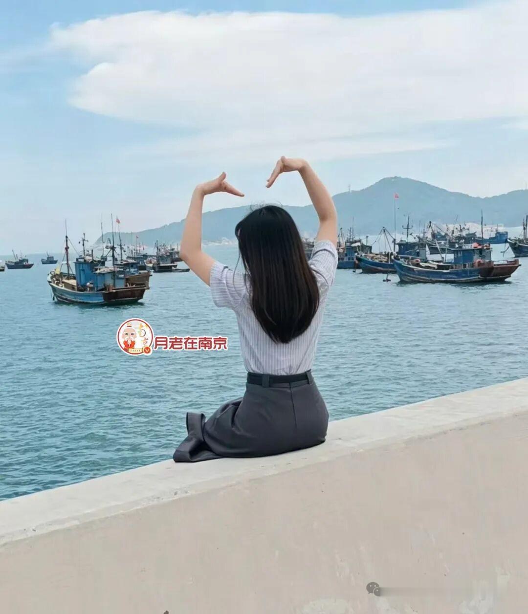乐观姑娘，南京人，身高158，体重92，本科毕业，体制内工作，性格随和好相处​